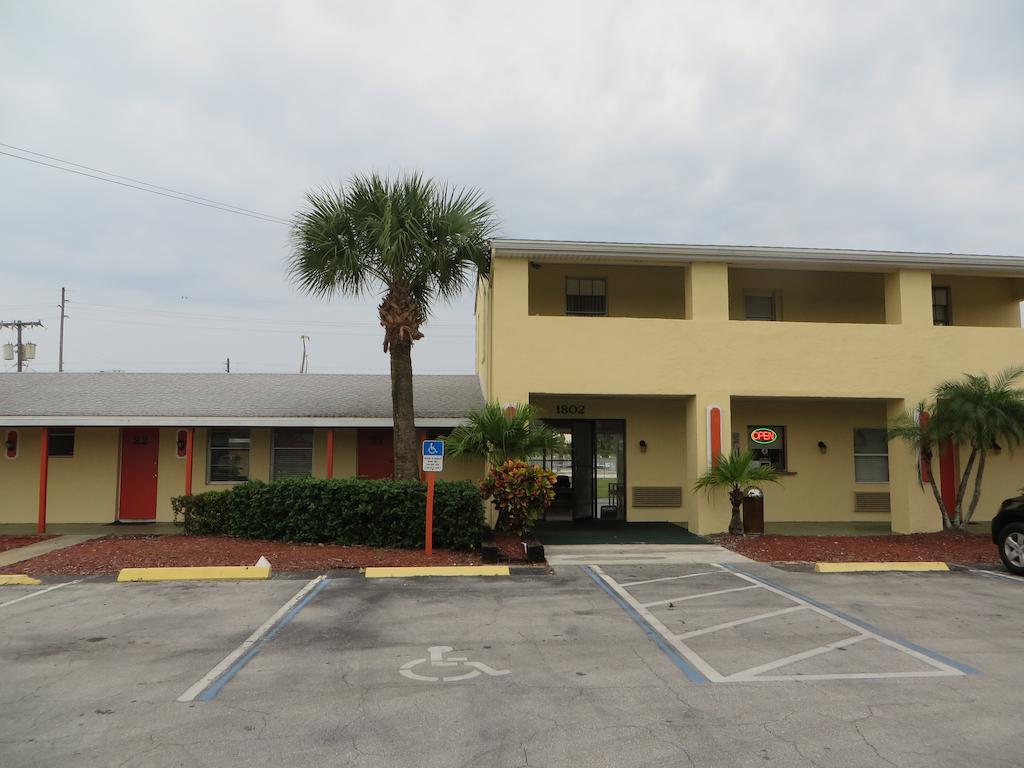 Sunset Inn- Fort Pierce, Fl ภายนอก รูปภาพ