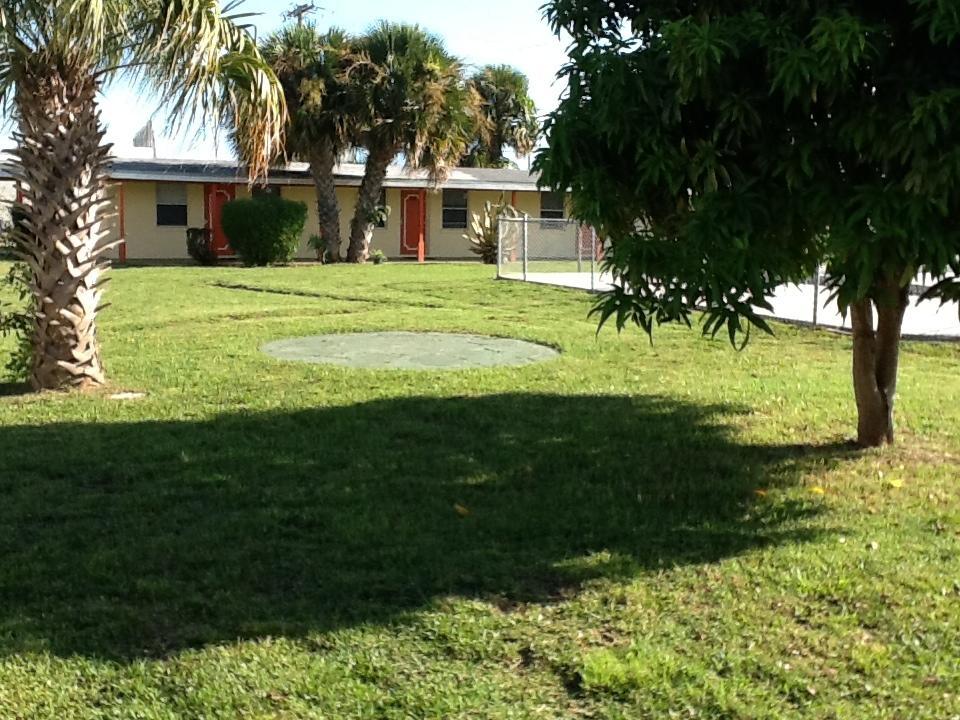 Sunset Inn- Fort Pierce, Fl ภายนอก รูปภาพ