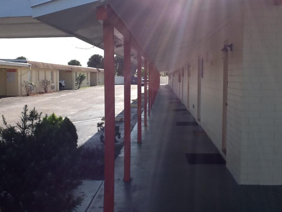 Sunset Inn- Fort Pierce, Fl ภายนอก รูปภาพ