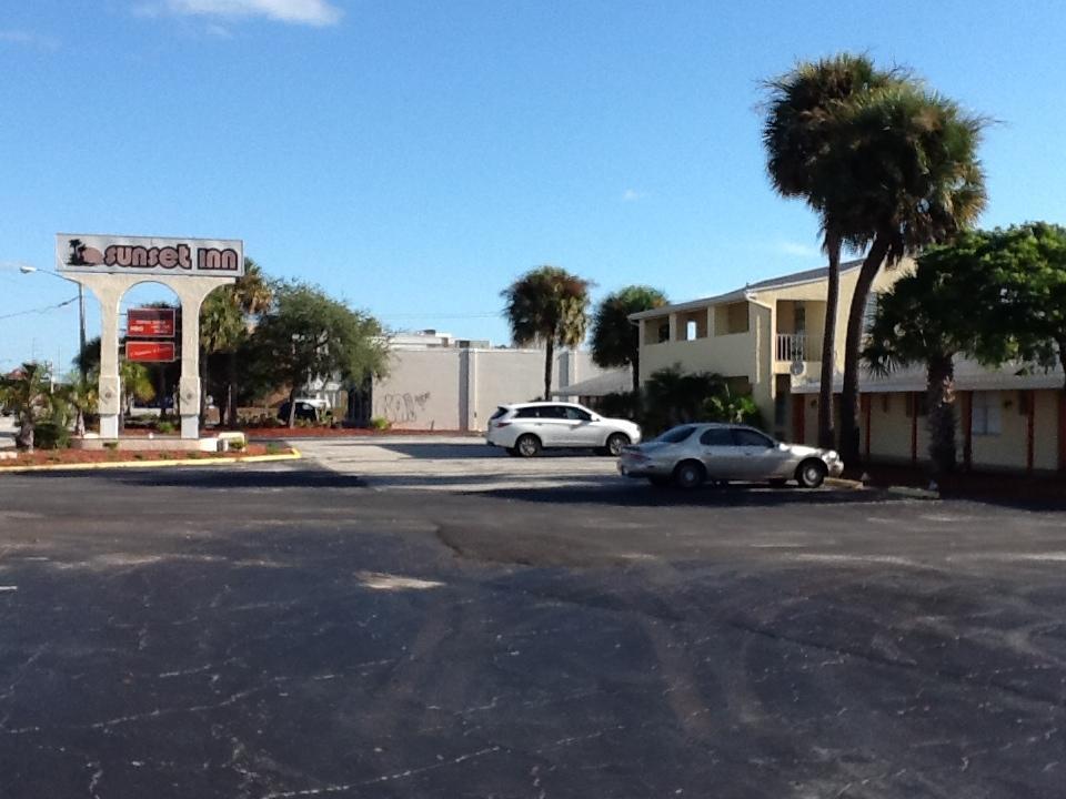 Sunset Inn- Fort Pierce, Fl ภายนอก รูปภาพ