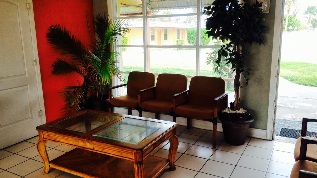Sunset Inn- Fort Pierce, Fl ภายนอก รูปภาพ