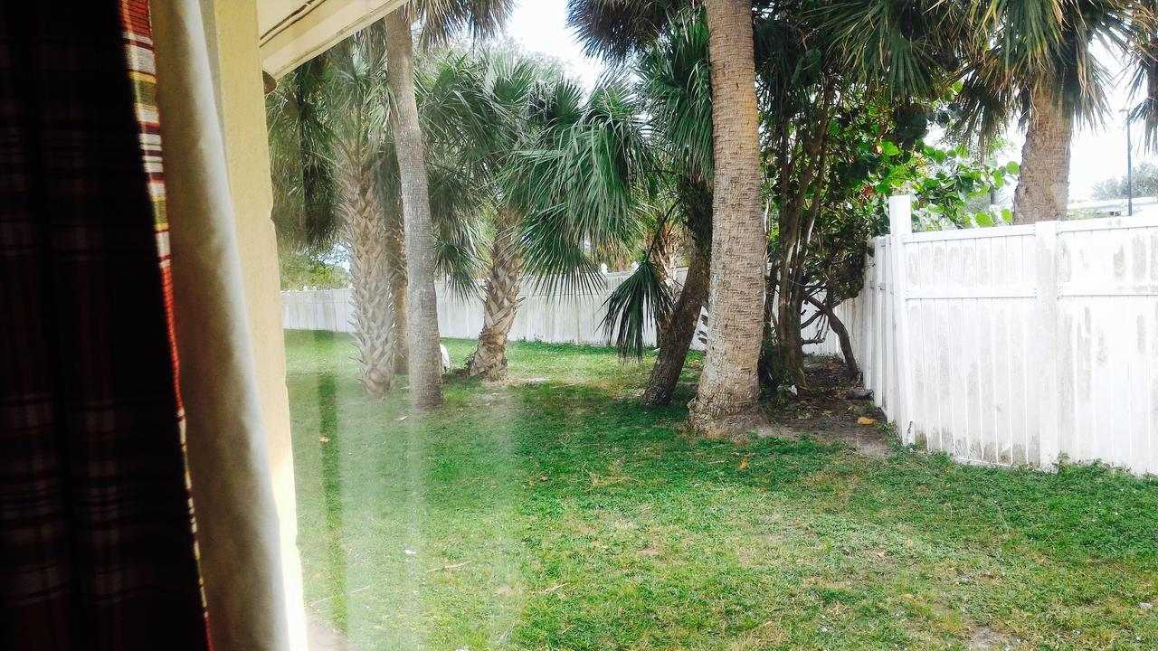 Sunset Inn- Fort Pierce, Fl ภายนอก รูปภาพ