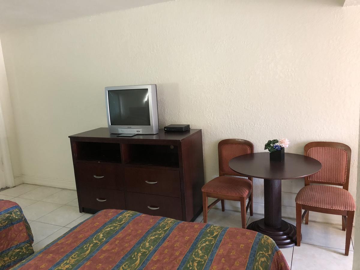 Sunset Inn- Fort Pierce, Fl ภายนอก รูปภาพ