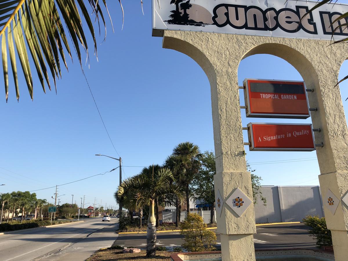Sunset Inn- Fort Pierce, Fl ภายนอก รูปภาพ
