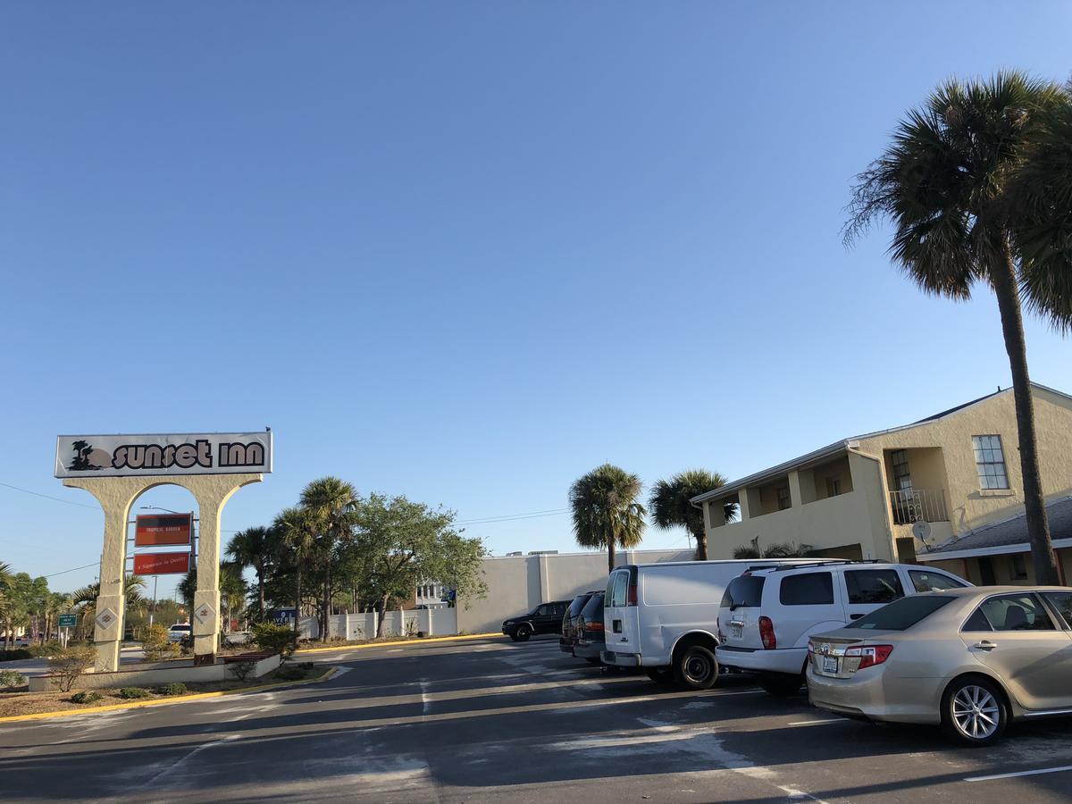 Sunset Inn- Fort Pierce, Fl ภายนอก รูปภาพ