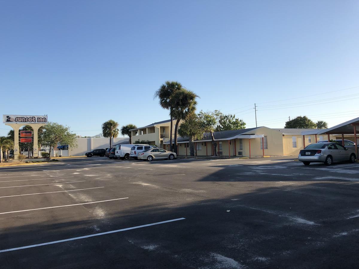 Sunset Inn- Fort Pierce, Fl ภายนอก รูปภาพ