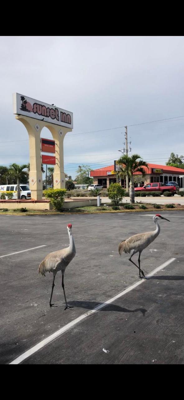 Sunset Inn- Fort Pierce, Fl ภายนอก รูปภาพ
